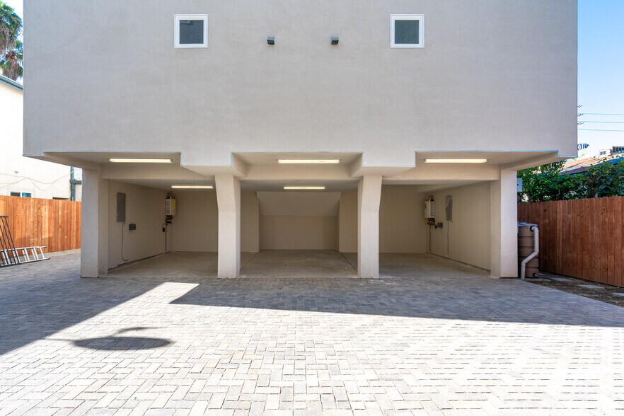 More Photos Of 11437 Hatteras St, North Hollywood Apartments For Sale