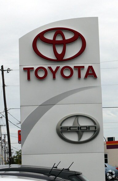 More Photos Of 1640 Airport Blvd, West Columbia Auto Dealership For Lease