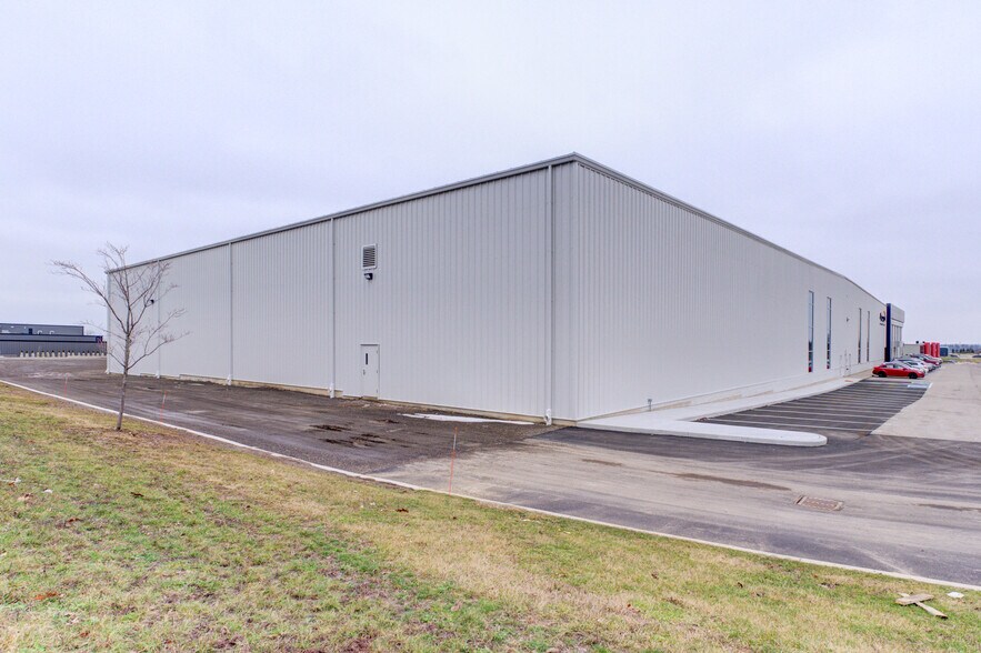 More Photos Of 71 Folsetter Dr, Paris Industrial For Lease