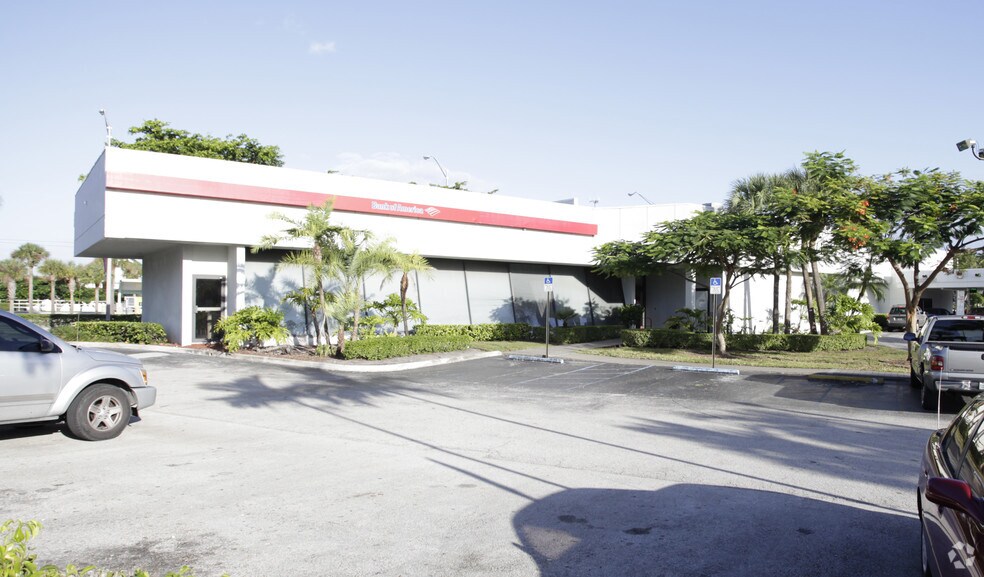 More Photos Of 13593-13595 S Dixie Hwy, Miami Bank For Lease