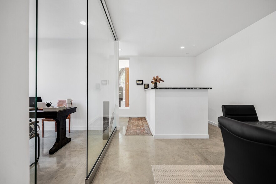 More Photos Of 2208 Lake Austin Blvd, Austin Office Residential For Sale