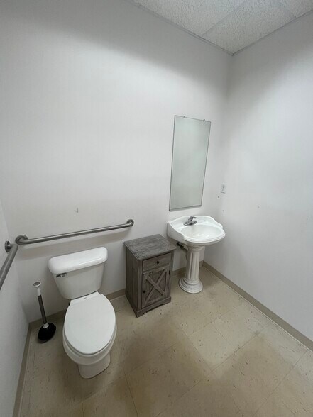 More Photos Of 1616 Centerville Tpke, Virginia Beach Light Distribution For Lease