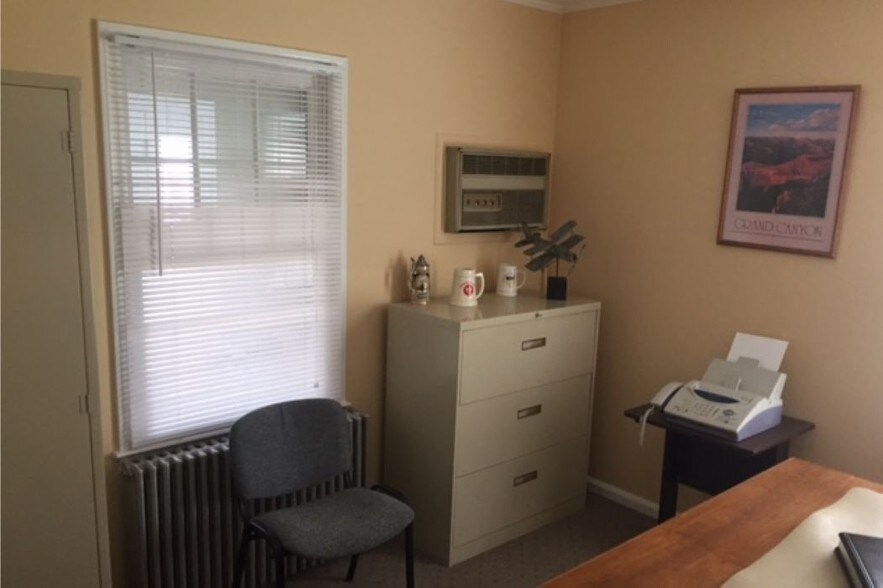 More Photos Of 226 E Main St, Huntington Office For Lease