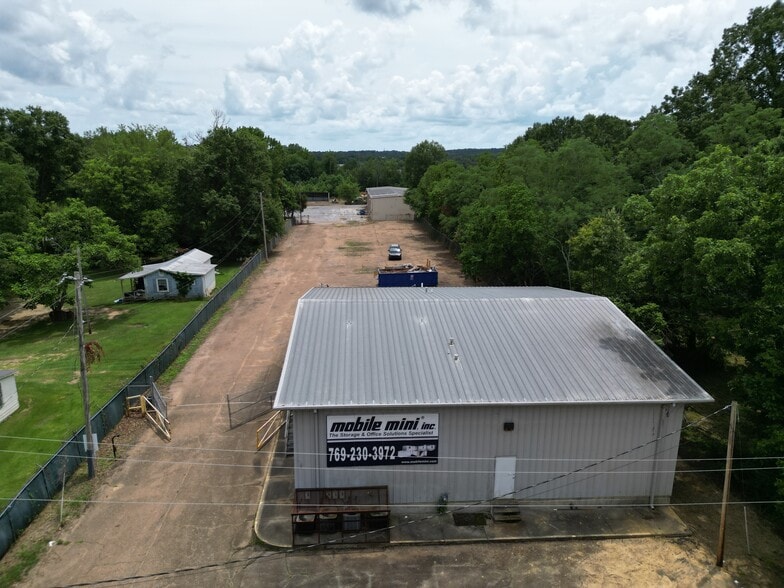 More Photos Of 5129 S McRaven Rd, Jackson Showroom For Sale
