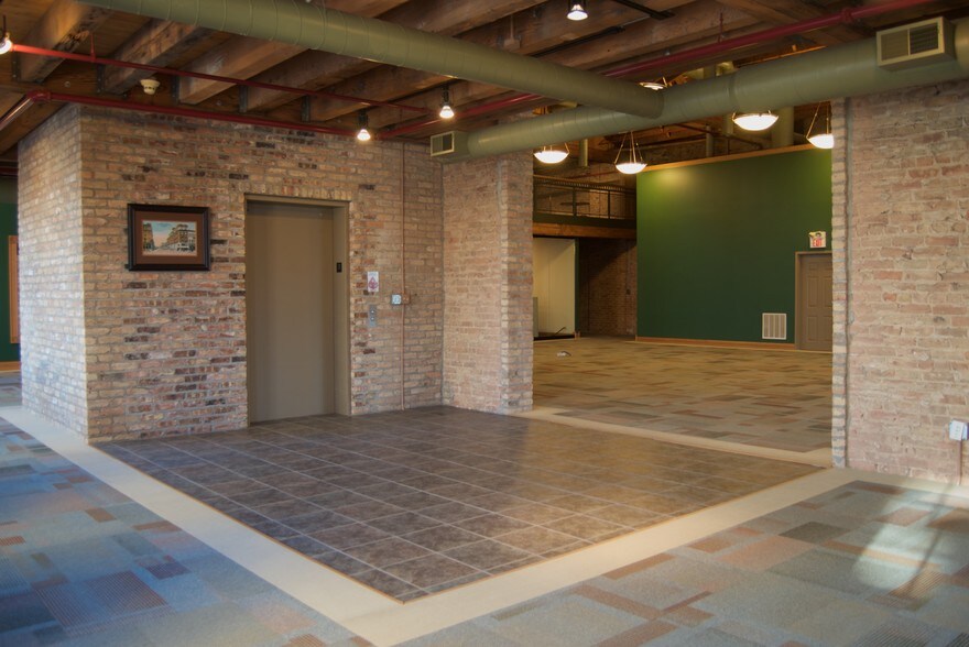 More Photos Of 1 Douglas Ave, Elgin Loft Creative Space For Lease