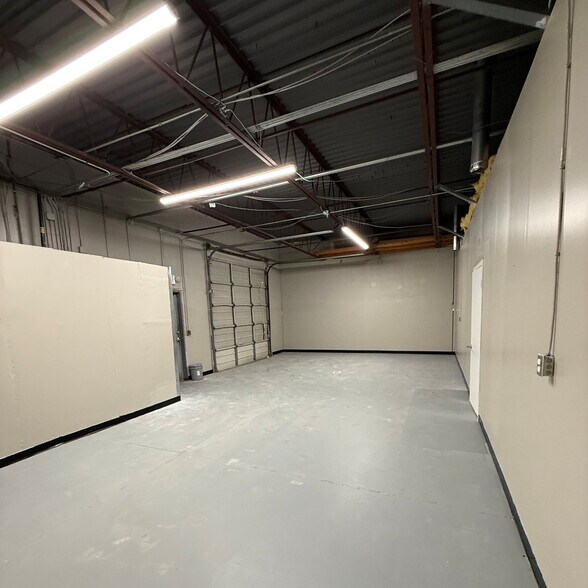 More Photos Of 5110-5124 S 95th Ave, Tulsa Light Distribution For Lease