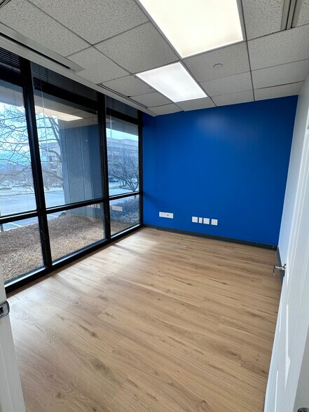 More Photos Of 730 Holiday Dr, Pittsburgh Office For Lease
