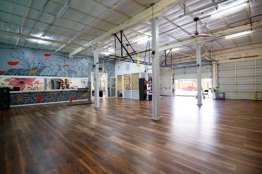 More Photos Of 611 W 22nd St, Houston Loft Creative Space For Lease