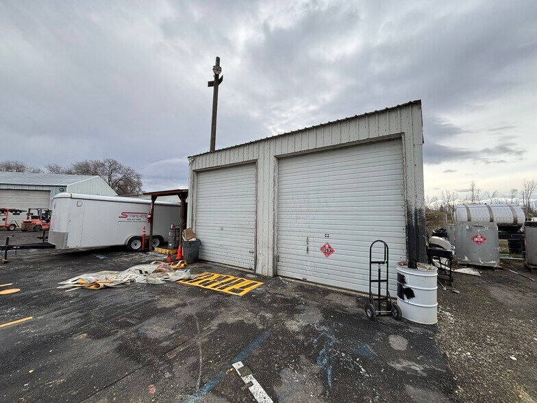 More Photos Of 2200 Industry Ln, Yakima Warehouse For Sale