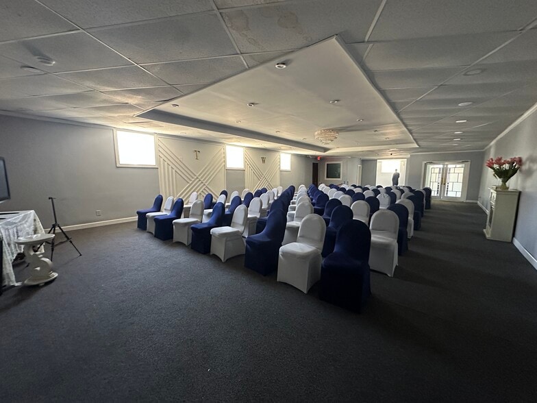 More Photos Of 616 Washington St, Waukegan Specialty For Sale