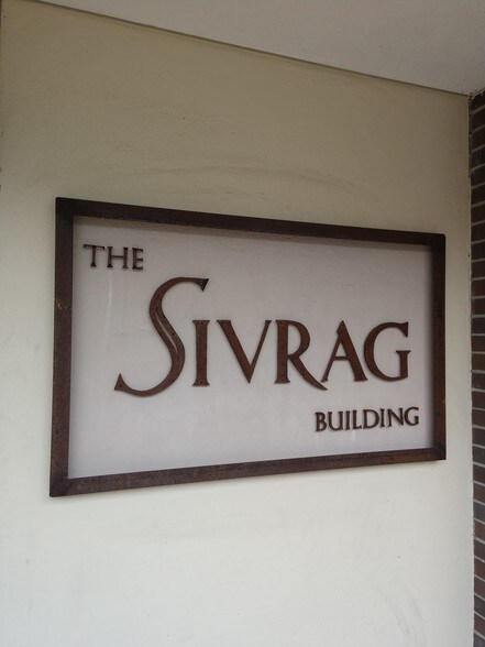 More Photos Of 1920 N Memorial Way, Houston Loft Creative Space For Lease