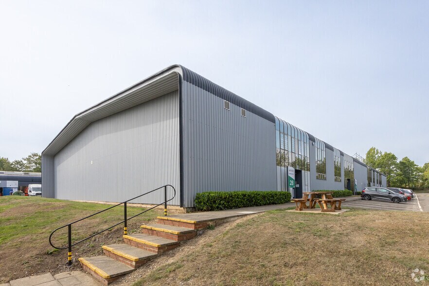 More Photos Of 28-31 Alston Dr, Milton Keynes Warehouse For Lease