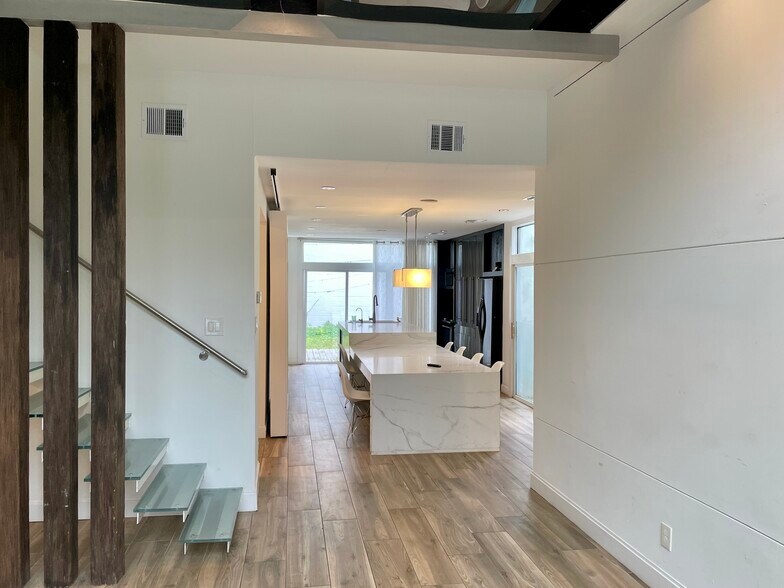 More Photos Of 3335 W Lamar St, Houston Office Residential For Lease