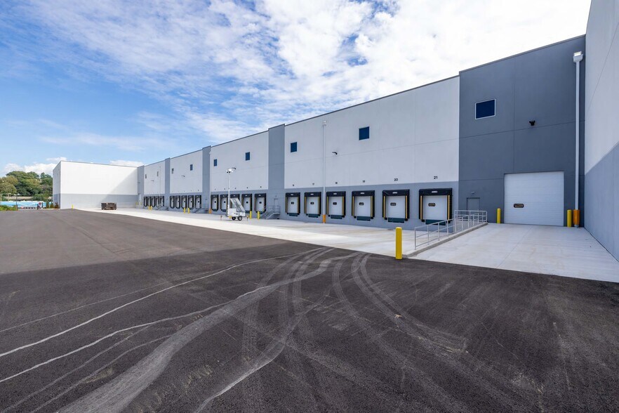 More Photos Of 2125 McCarter Hwy, Newark Warehouse For Lease