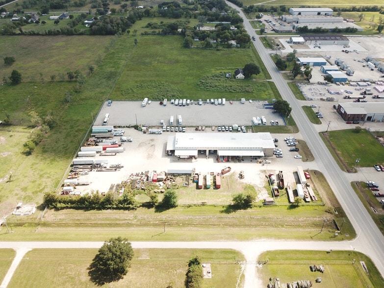 More Photos Of 1112 FM 517 Rd, Alvin Warehouse For Lease