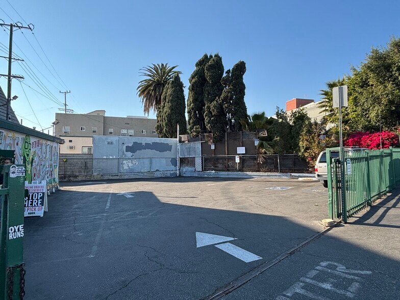 More Photos Of 4501 W Fountain Ave, Los Angeles Restaurant For Lease
