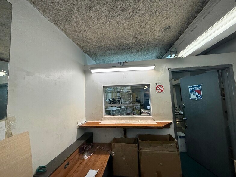 More Photos Of 223 W 16th St, New York Apartments For Lease