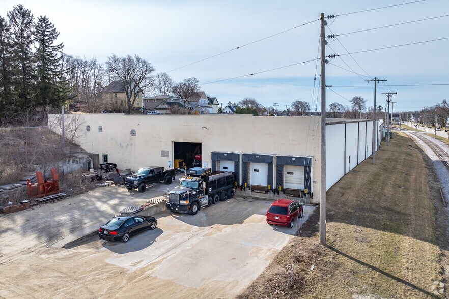 More Photos Of 453 5th St, Random Lake Warehouse For Lease