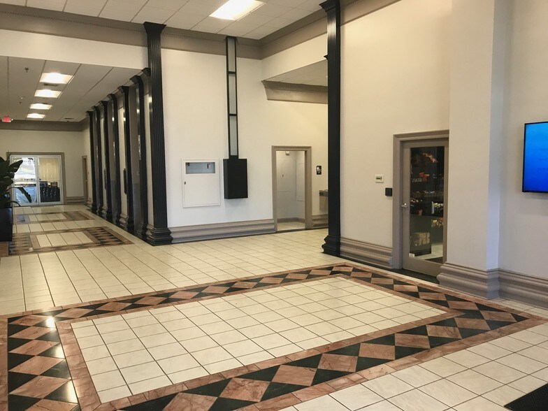 More Photos Of 851 S I-65 Service Rd, Mobile Office For Lease