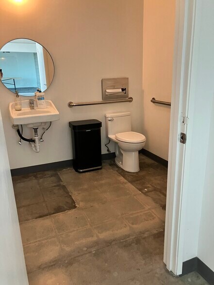 More Photos Of 4052-4058 Del Rey Ave, Marina del Rey Loft Creative Space For Lease