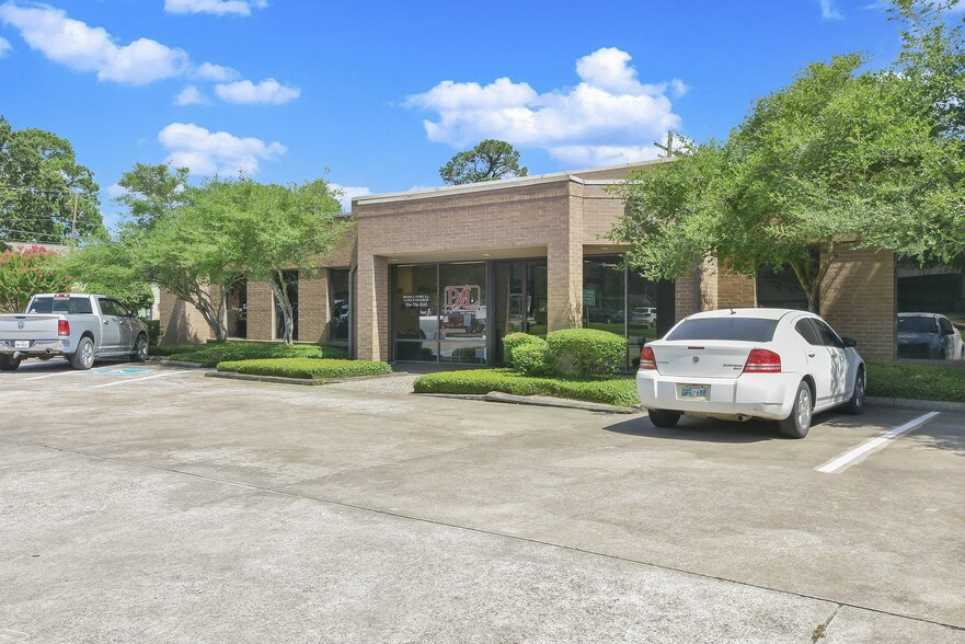 More Photos Of 401 N Loop 336 W, Conroe Office For Lease