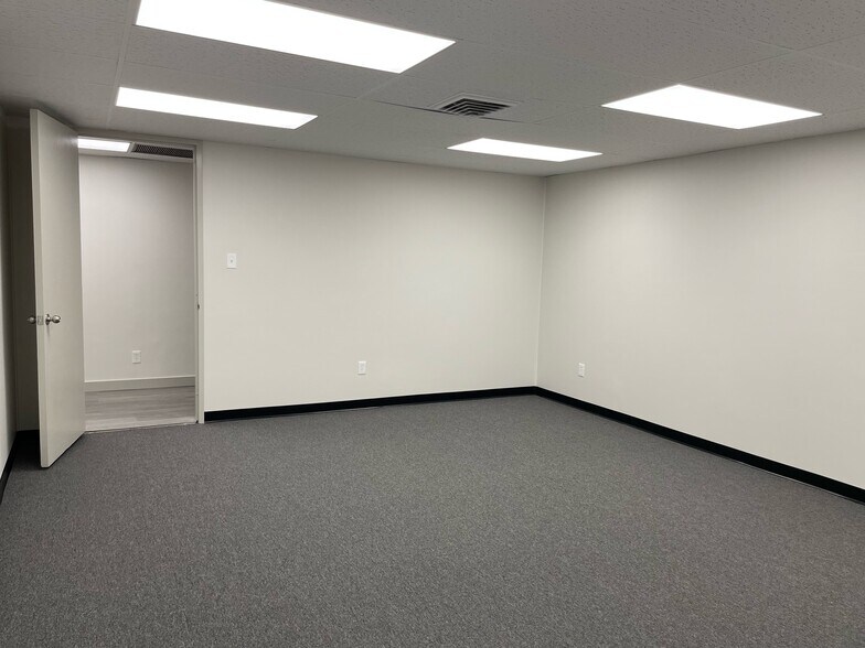 More Photos Of 10122 Long Point Rd, Houston Medical For Lease
