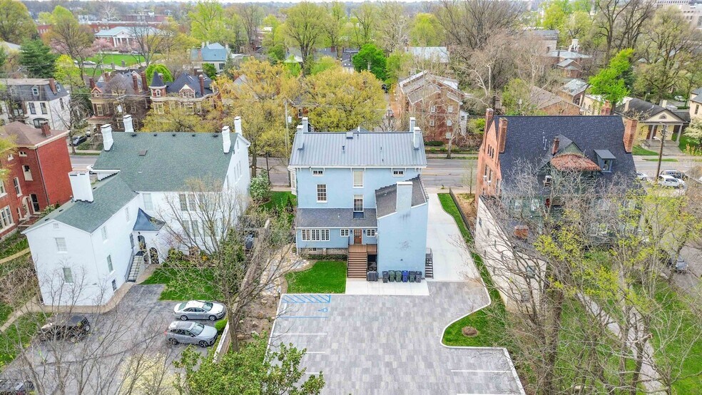 More Photos Of 239 N Broadway, Lexington Office Residential For Sale