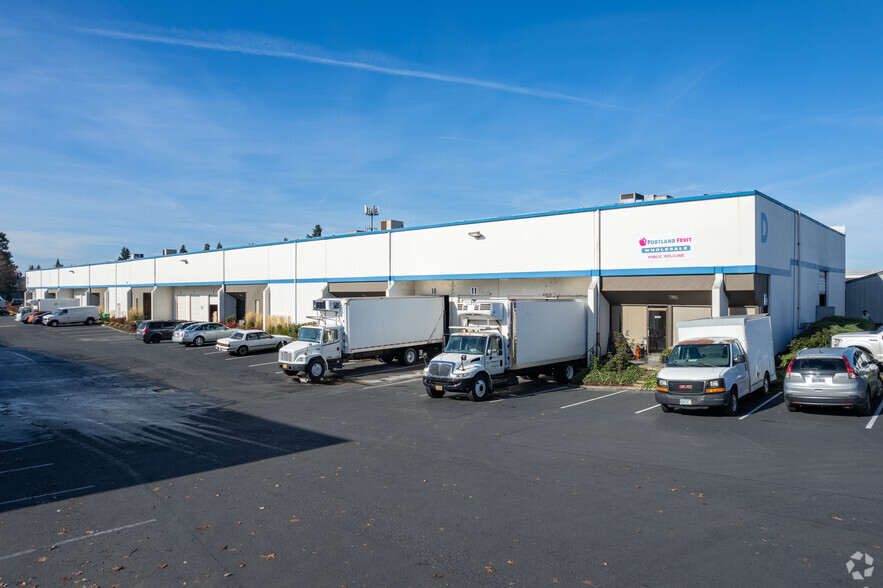 More Photos Of 8921-8995 SE Jannsen Rd, Clackamas Distribution For Lease