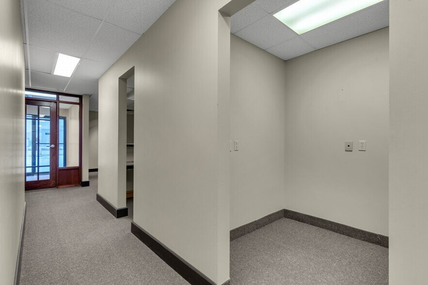 More Photos Of 590 Cataraqui Woods Dr, Kingston Flex For Sale