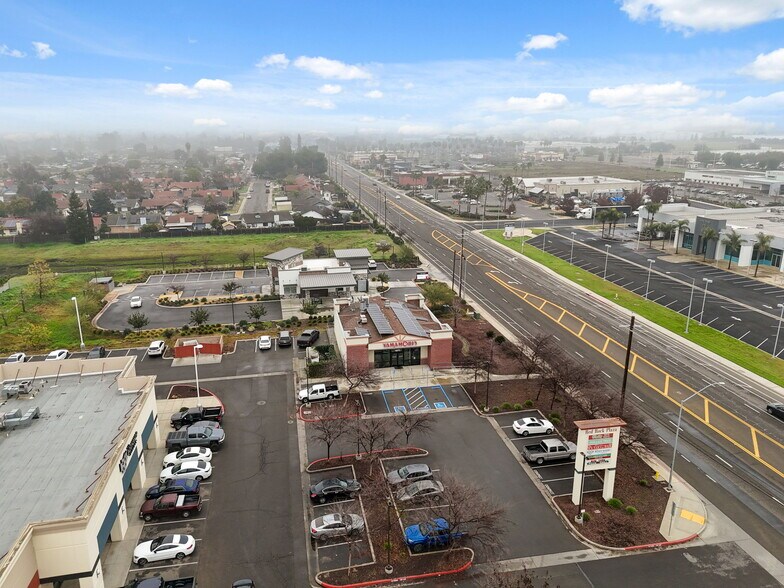 More Photos Of 1377 W El Monte Way, Dinuba Restaurant For Lease