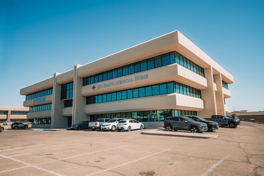 Primary Photo Of 10460 Vista Del Sol Dr, El Paso Medical For Lease