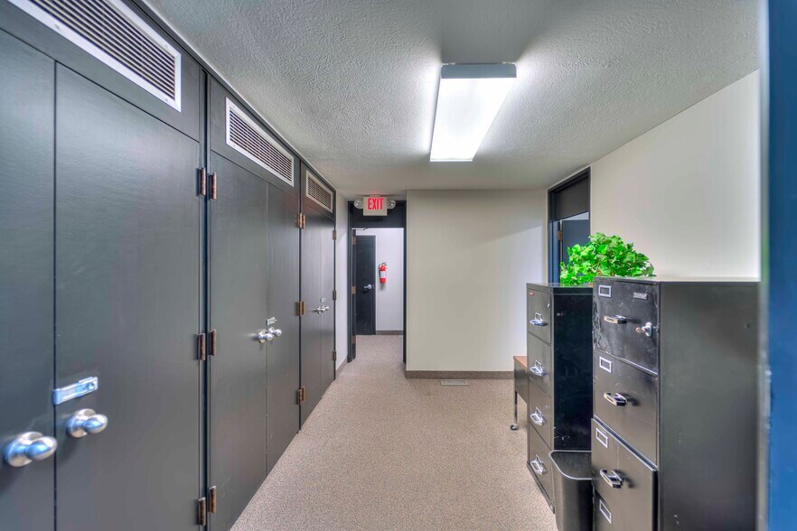 More Photos Of 1217 Greenwood Ave, Jackson General Retail For Sale