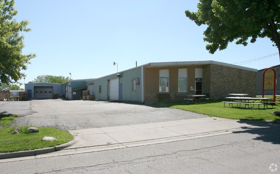 Primary Photo Of 2917 Latham Dr, Madison Warehouse For Lease