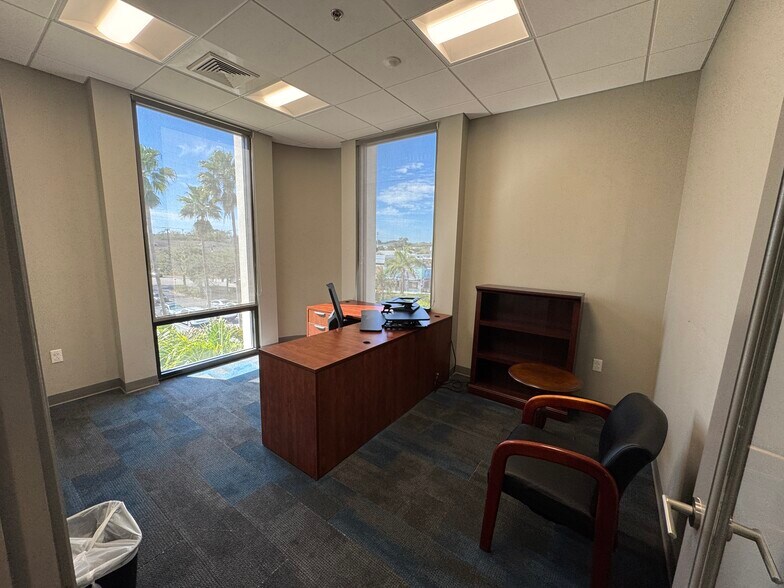 More Photos Of 1201 19th Pl, Vero Beach Office For Lease