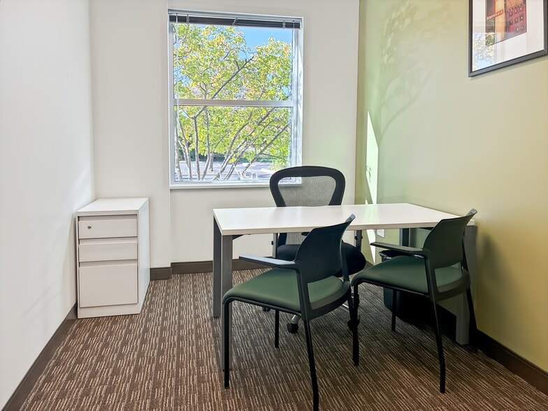 More Photos Of 2815 Forbs Ave, Hoffman Estates Coworking Space