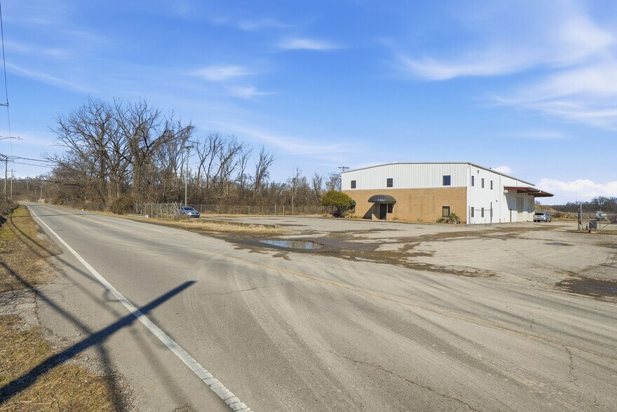 More Photos Of 1421 Baptist World Center Dr, Nashville Loft Creative Space For Sale