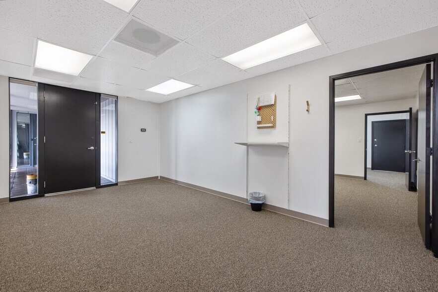 More Photos Of 1620 W Mineral King Ave, Visalia Office For Sale