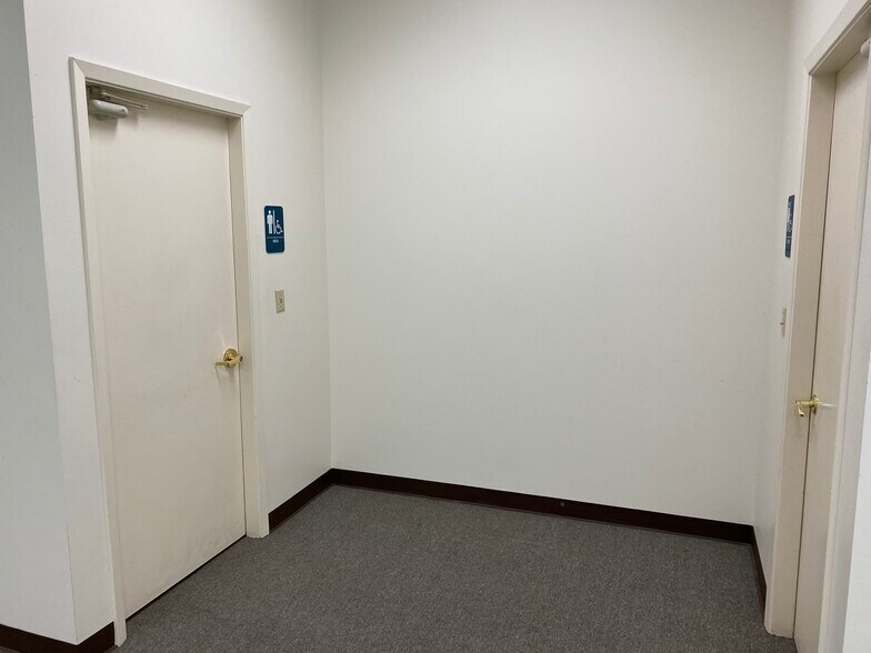 More Photos Of 4111 Fairmont Pky, Pasadena Unknown For Lease