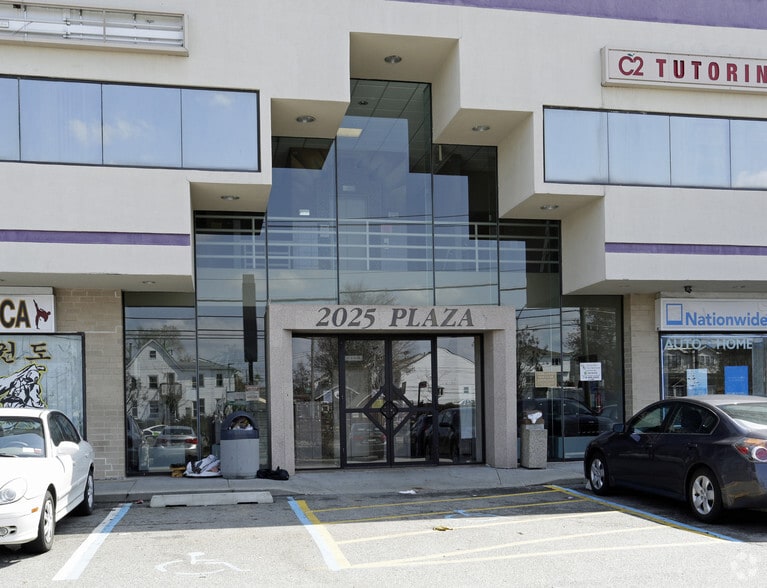 More Photos Of 2025 Richmond Ave, Staten Island Unknown For Lease