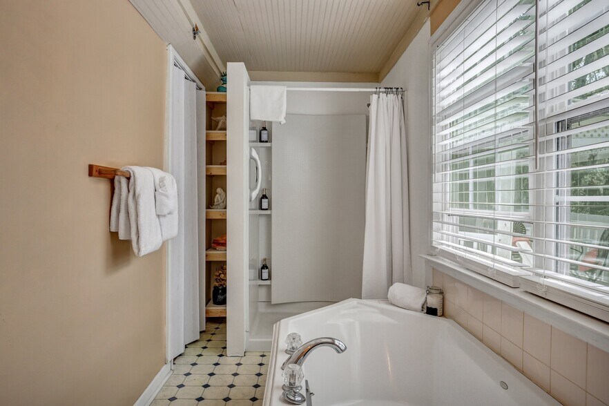 More Photos Of 24 Van Horne Ave, Tybee Island Hospitality For Sale