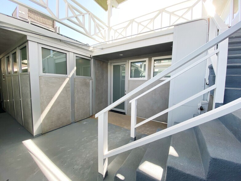 More Photos Of 217-219 Manhattan Beach Blvd, Manhattan Beach Storefront Retail Office For Lease