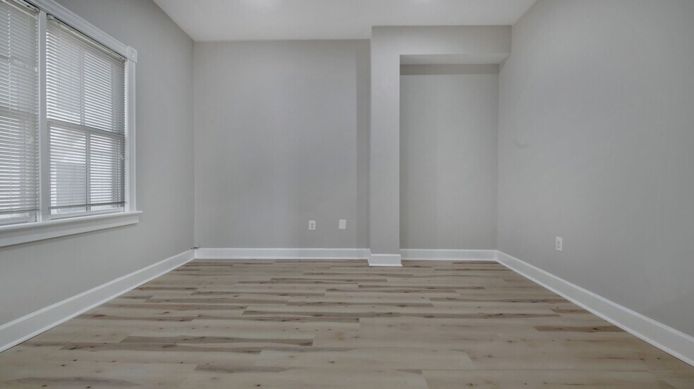 More Photos Of 323 8th St NE, Washington Apartments For Sale