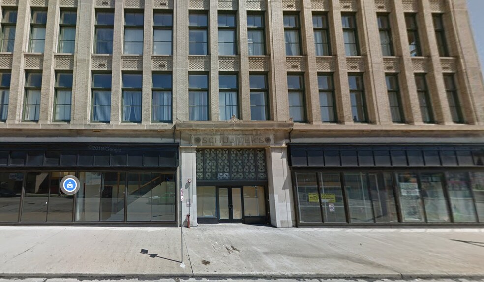 More Photos Of 1670 S 11th St, Milwaukee Apartments For Lease