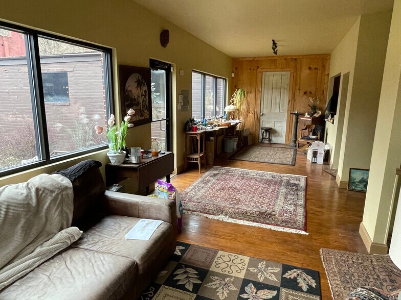 More Photos Of 102-103 Hicks Road Rd, Renfrew Flex For Sale