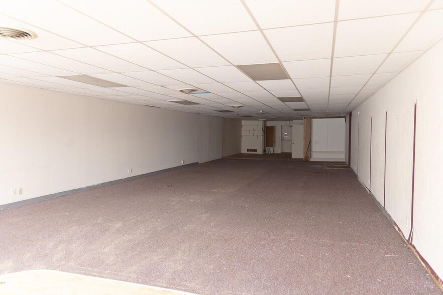 More Photos Of 1006 Halsell St, Bridgeport Flex For Sale