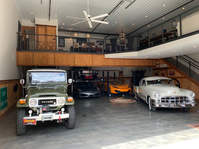 More Photos Of 2108-2260 Ferry Rd, Naperville Showroom For Sale