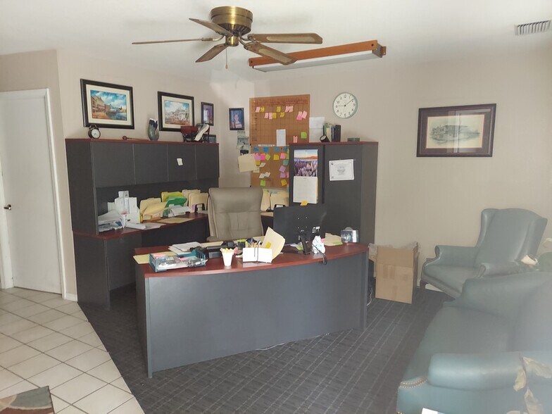 More Photos Of 131 Scarlett Blvd, Oldsmar Warehouse For Lease