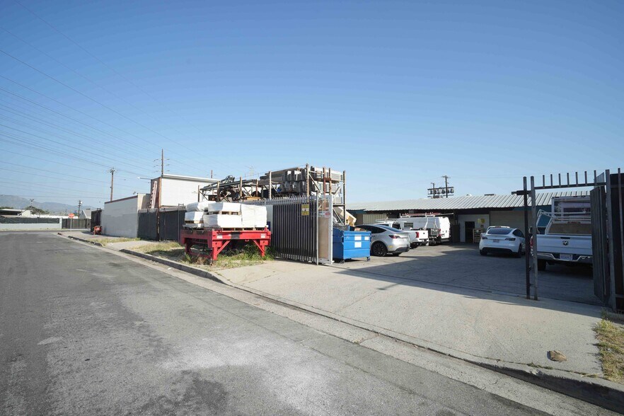 More Photos Of 11921 Sherman Way, North Hollywood Warehouse For Sale