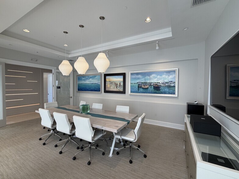 More Photos Of 633 9th St N, Naples Office For Lease