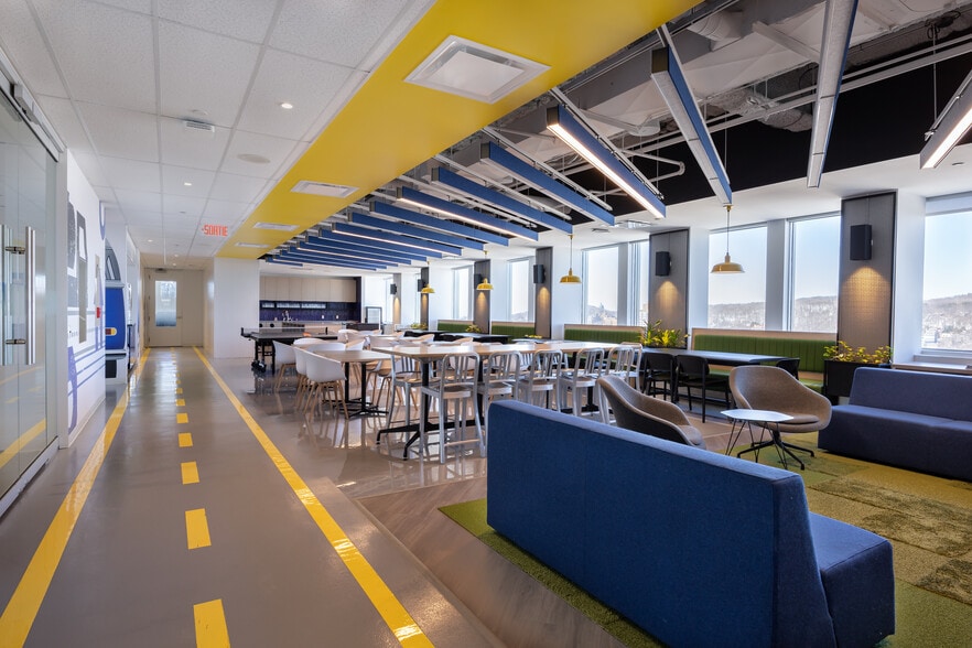 More Photos Of 1155 Boul René-Lévesque O, Montréal Office For Lease